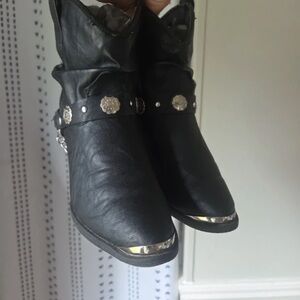 dingo Black Ankle Booties with Silver Conchos and Toe Trim